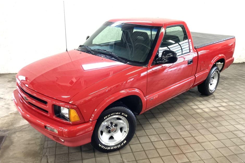 1995 Chevrolet S-10 (1994-2004) sold for $17,250