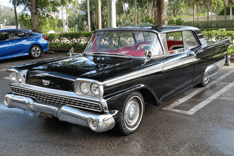 1959 Ford Galaxie sold for $8,700
