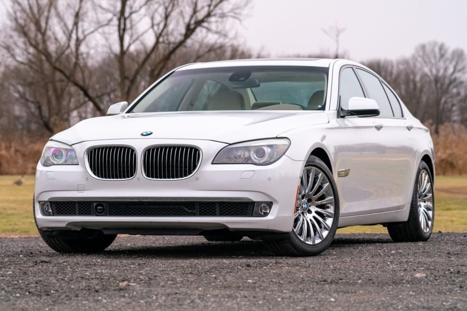 2009 BMW F01/F02 7-Series sold for $16,000