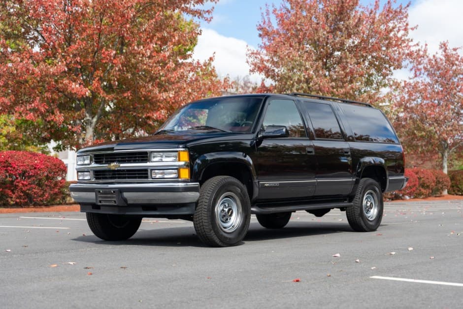 1999 Chevrolet Suburban (GMT400 1992-1999) sold for $28,000