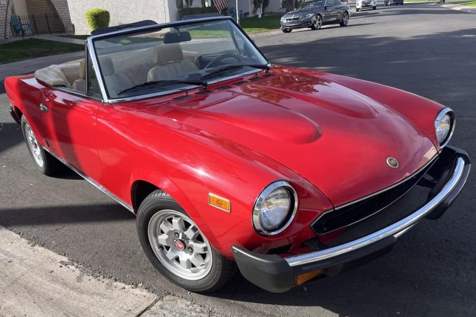 1982 Fiat 124 Spider (1966-1985) sold for $16,000