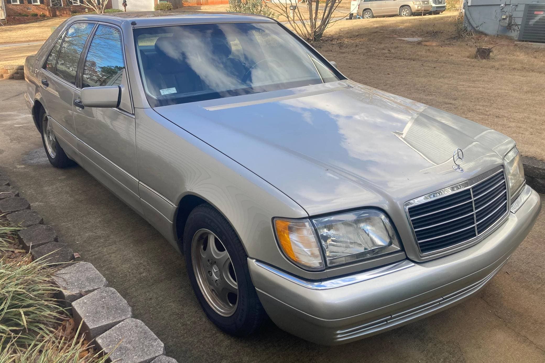 1997 Mercedes-Benz S-Class sold for $4,229