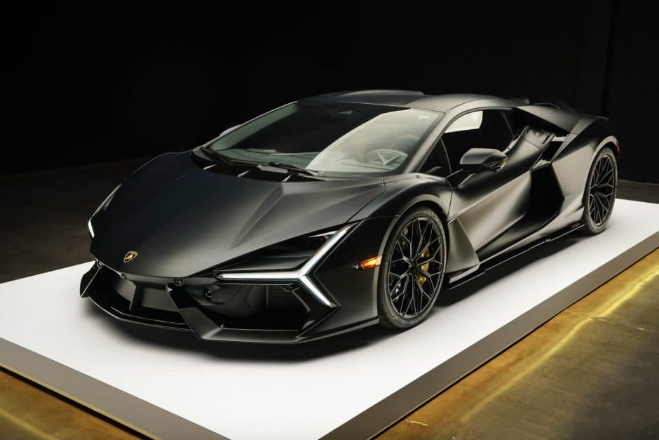 2024 Lamborghini Revuelto sold for $733,000