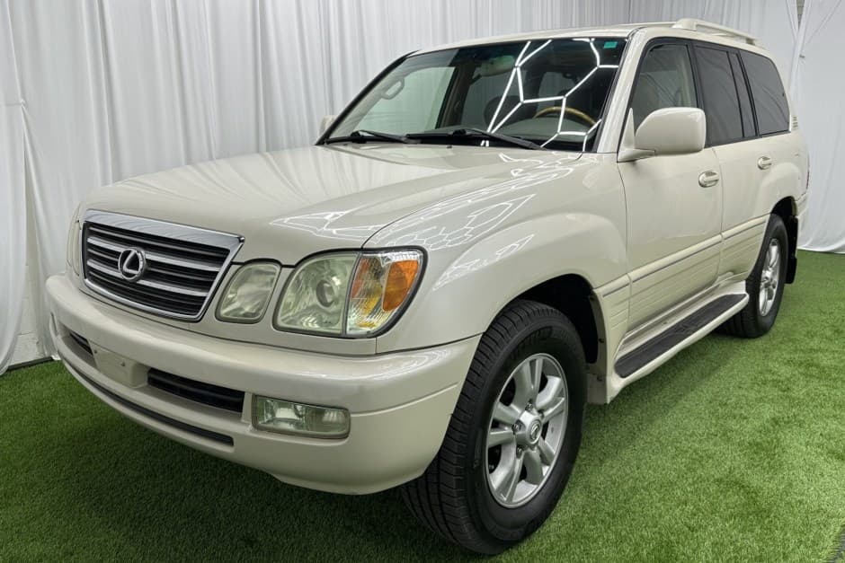 2004 Lexus LX470 sold for $16,500