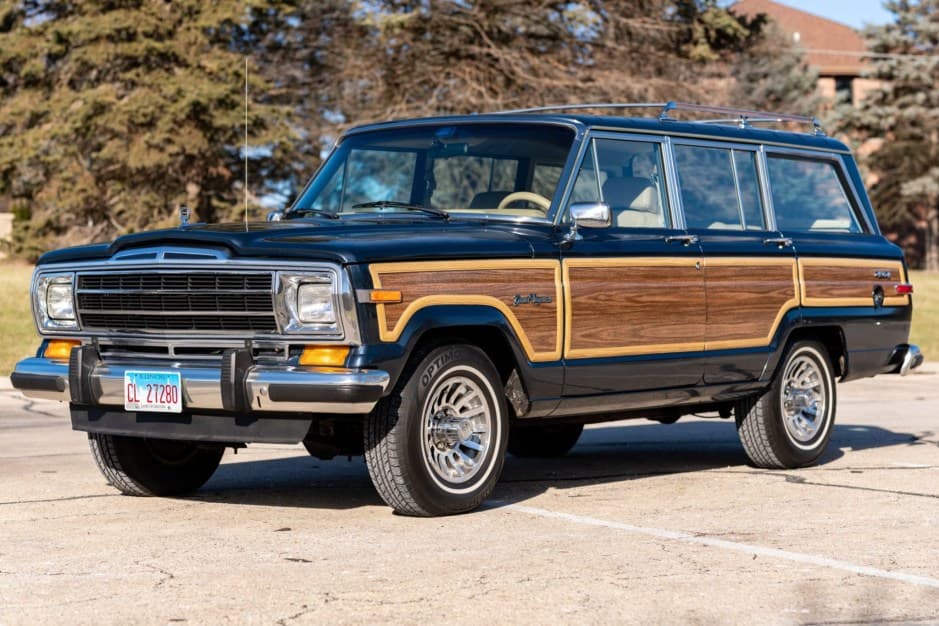 1990 Jeep SJ Grand Wagoneer sold for $23,000
