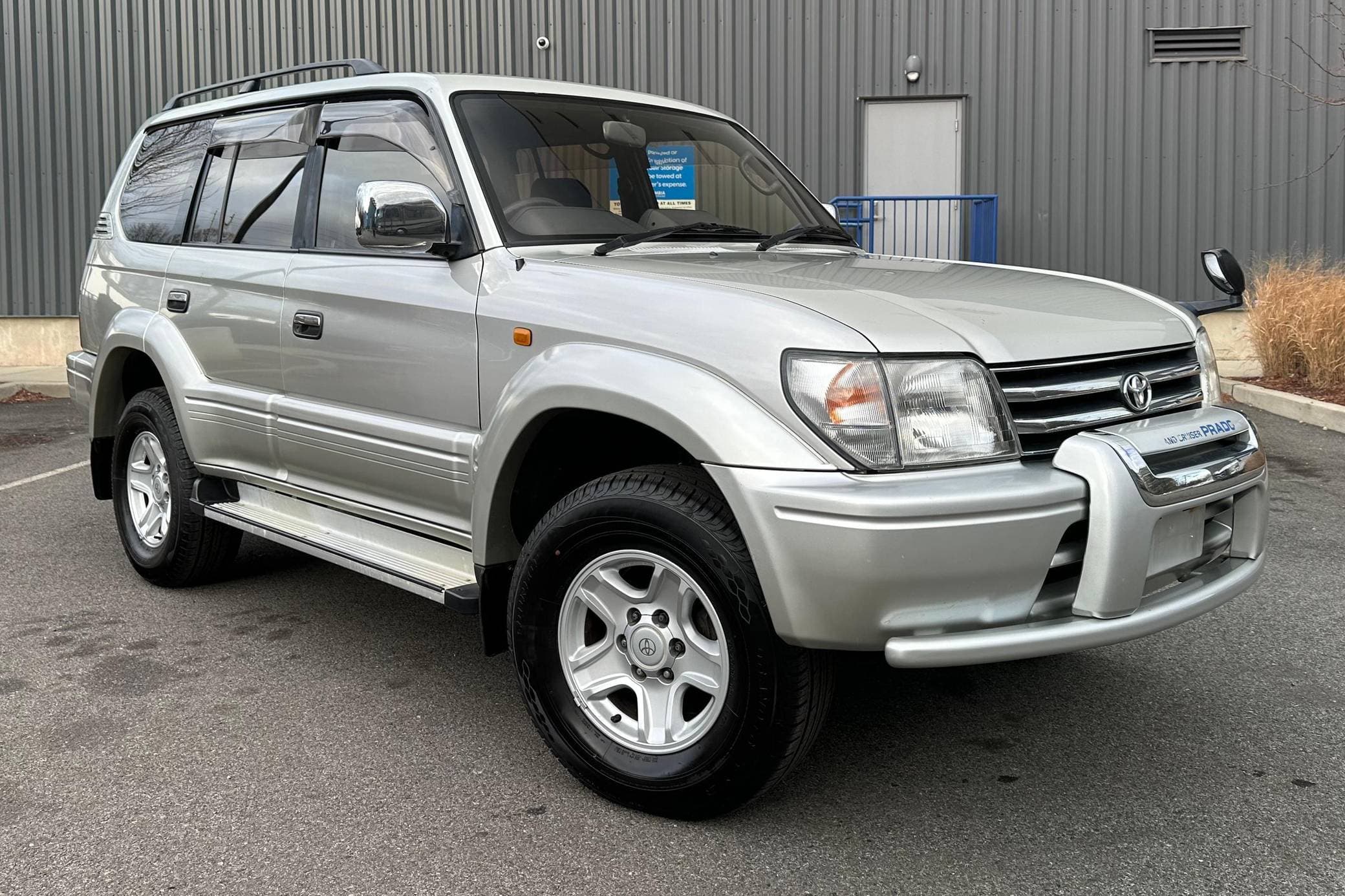 1998 Toyota Land Cruiser sold for $12,900
