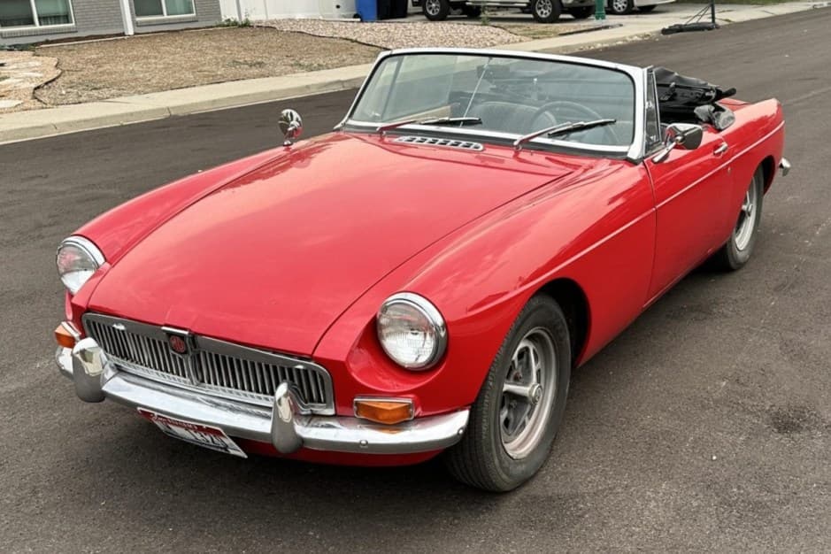 1964 MG MGB sold for $4,100