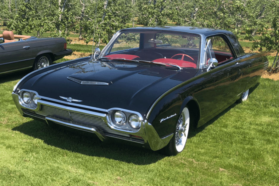 1961 Ford Thunderbird (1961-1963) sold for $18,900