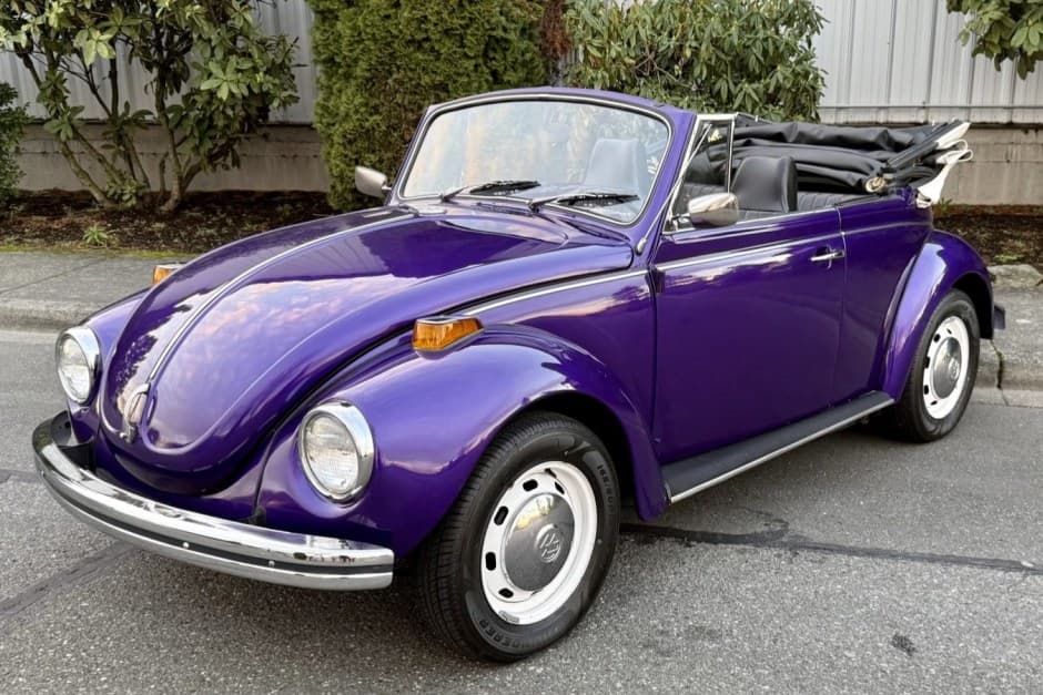 1972 Volkswagen Super Beetle sold for $8,400