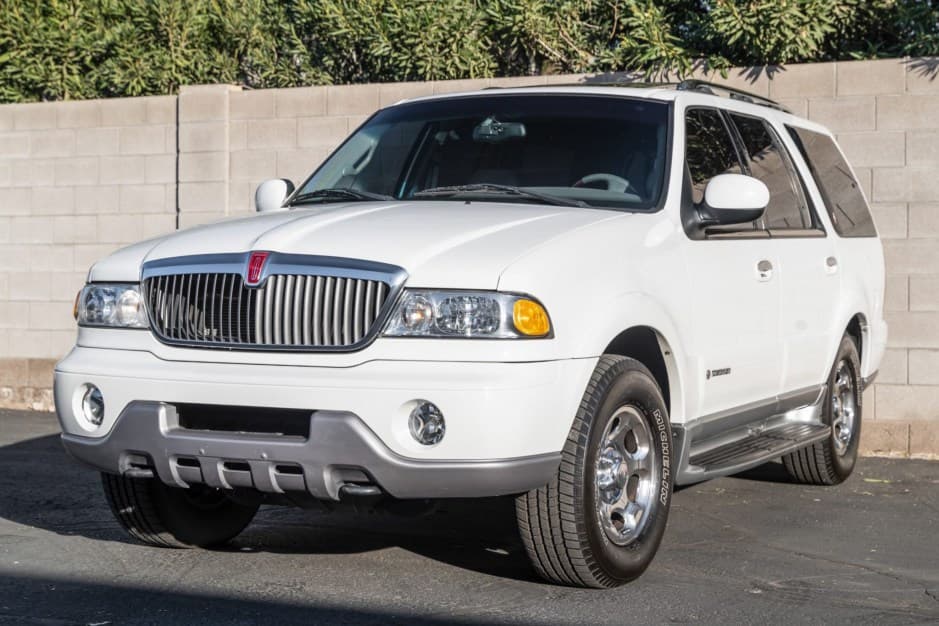 2000 Lincoln Navigator sold for $12,750