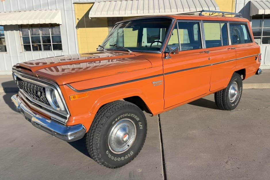 1977 Jeep SJ Wagoneer sold for $22,950
