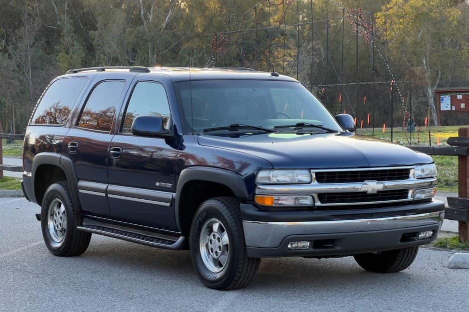 2003 Chevrolet Tahoe GMT800 sold for $17,001