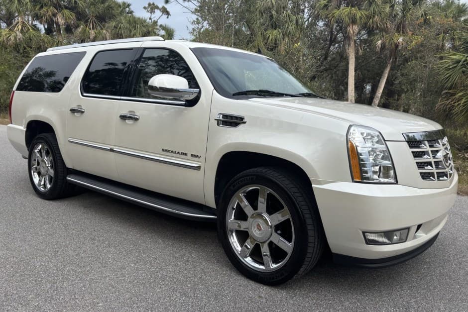 2011 Cadillac Escalade & EXT GMT900 (2007-2014) sold for $21,550