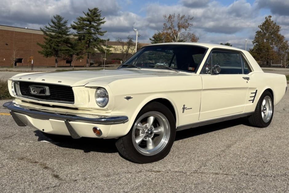 1966 Ford Mustang 1964.5-1966 sold for $25,300