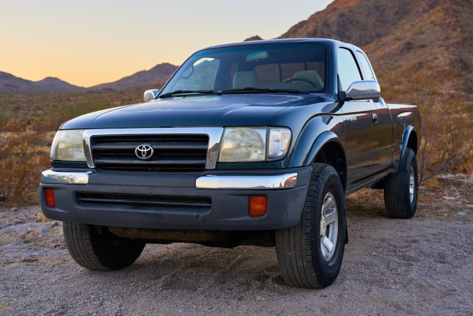1998 Toyota Tacoma (N1X0 1995-2005) sold for $8,500