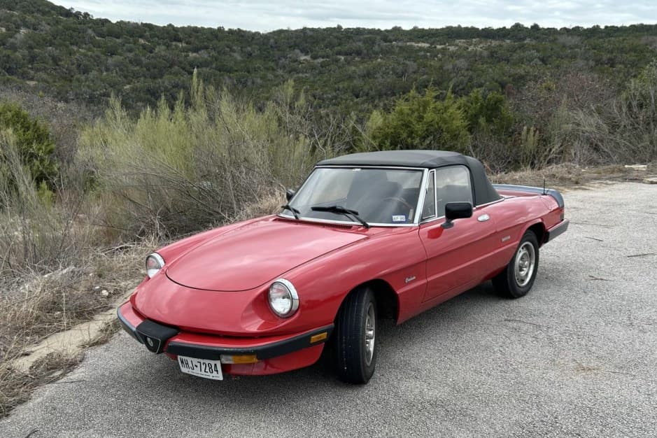 1987 Alfa Romeo 105/115 Spider Series 3 sold for $3,900