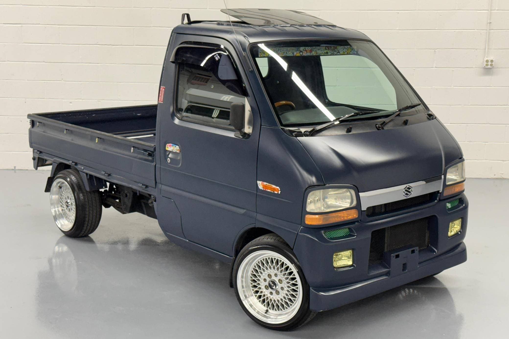 1999 Suzuki Carry Truck sold for $7,600