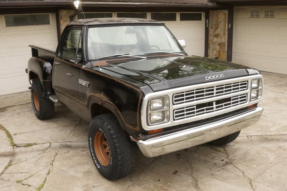 1979 Dodge D-Series (1972-1980) sold for $14,000