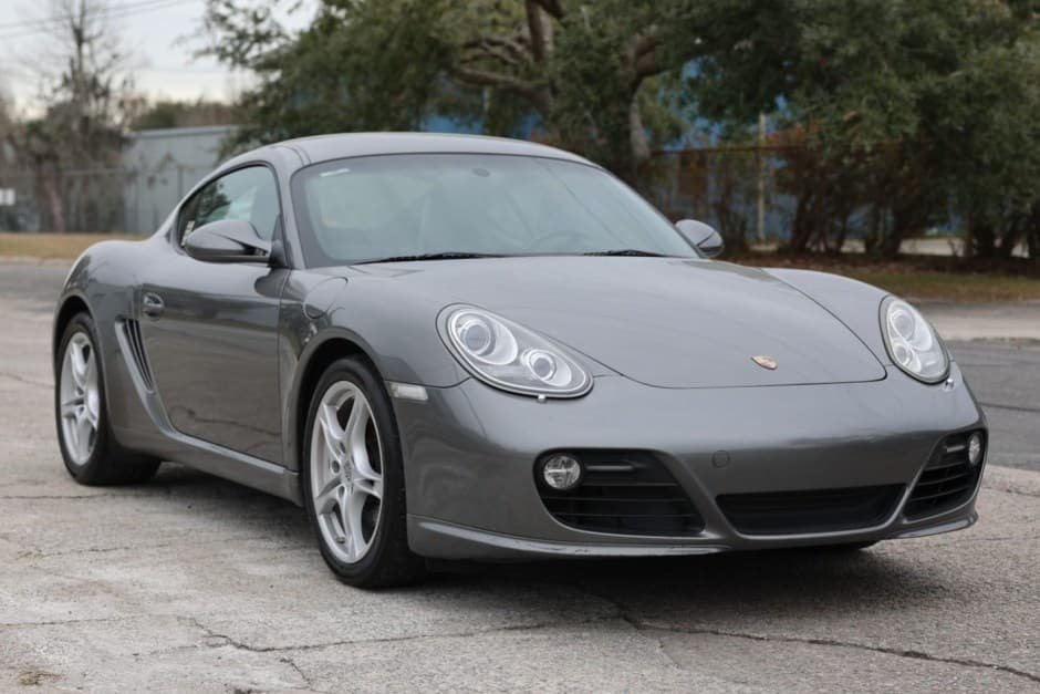 2011 Porsche 987 Cayman sold for $35,600