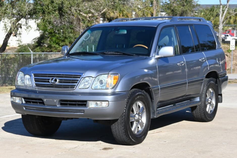 2005 Lexus LX470 sold for $13,825