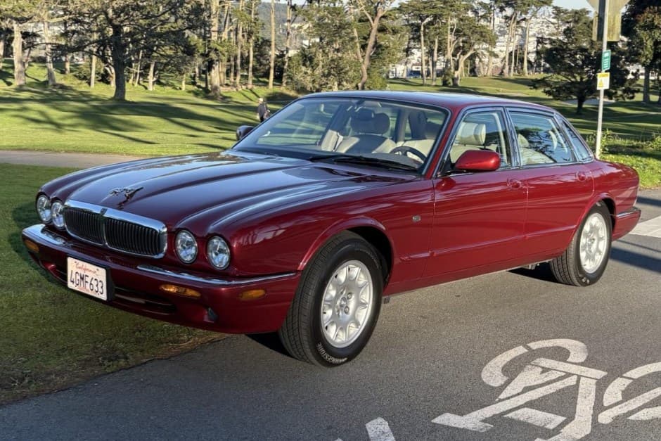 1999 Jaguar X308 XJ (1998-2003) sold for $7,888