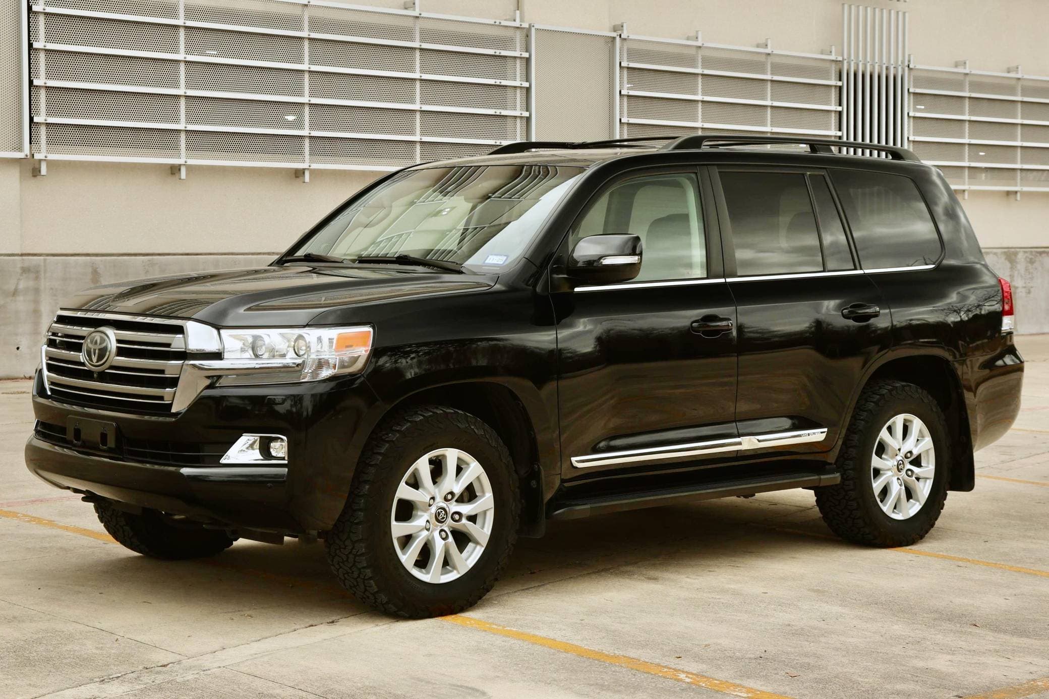 2016 Toyota Land Cruiser sold for $48,508