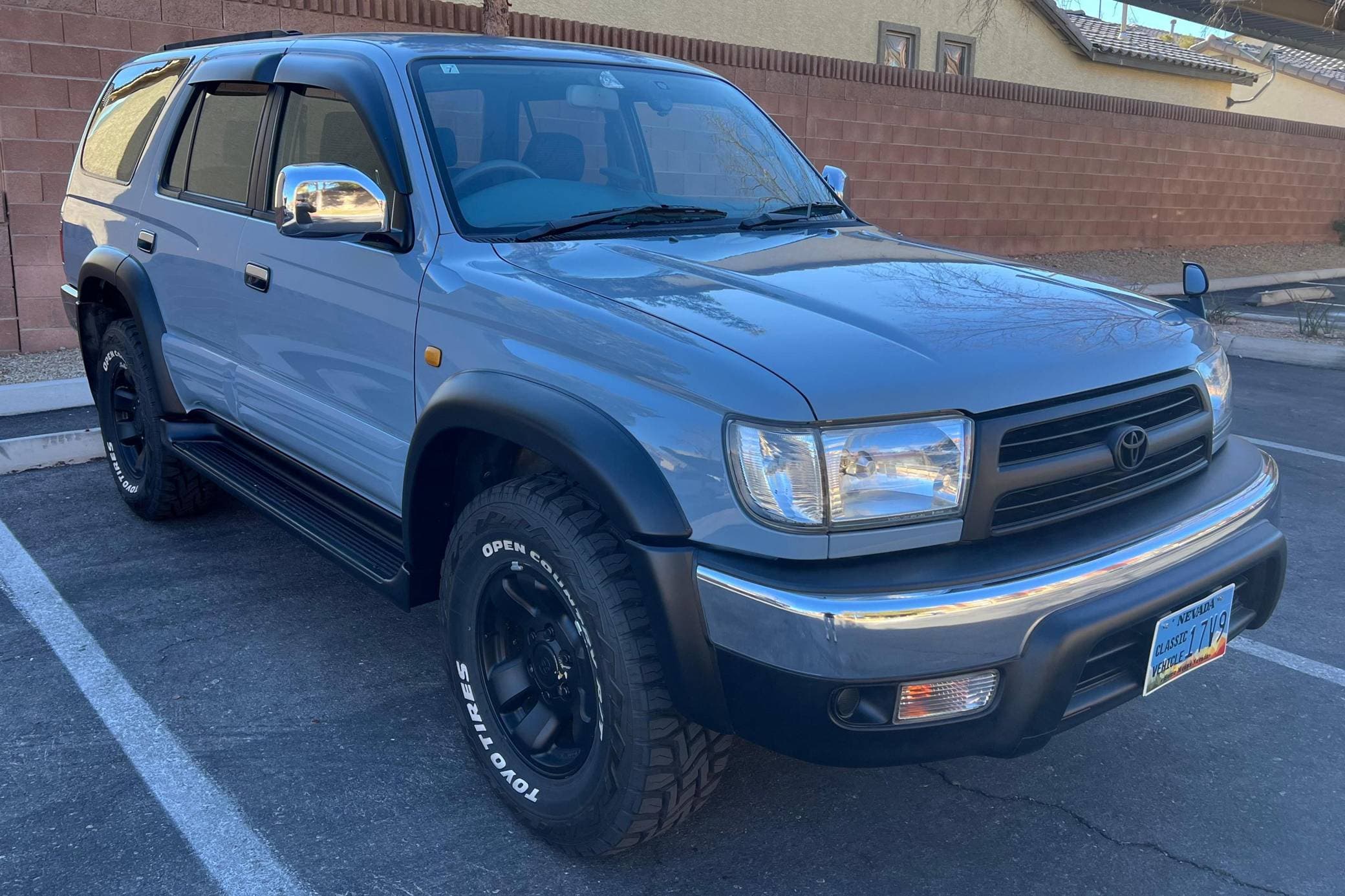 1999 Toyota Hilux sold for $13,050