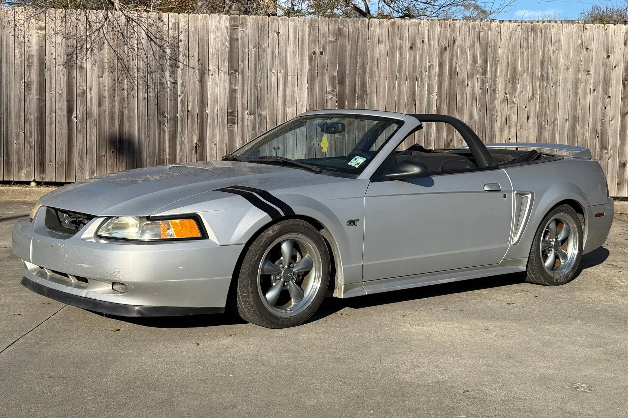 2000 Ford Mustang sold for $5,600