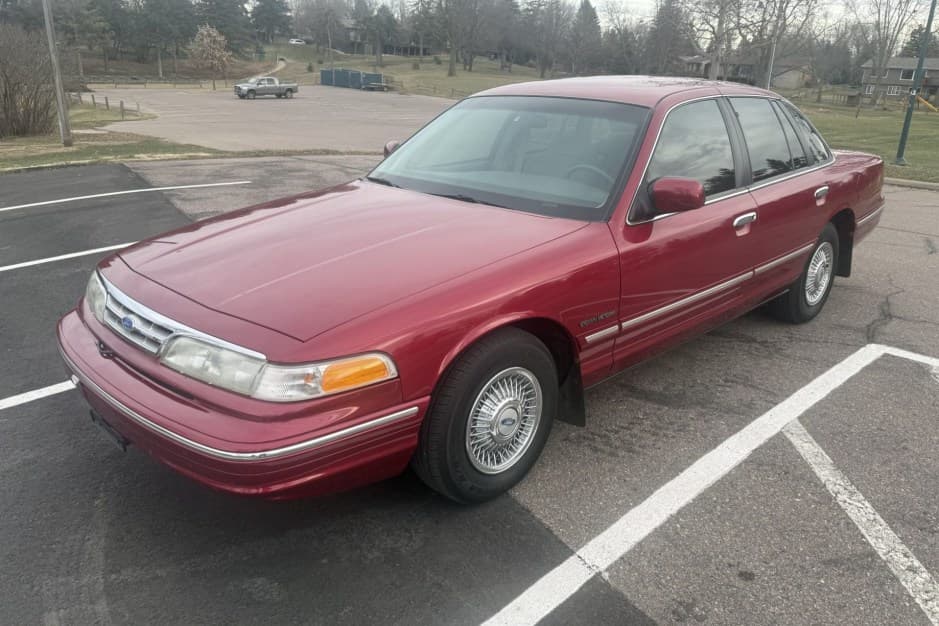 1995 Ford Crown Victoria sold for $7,000