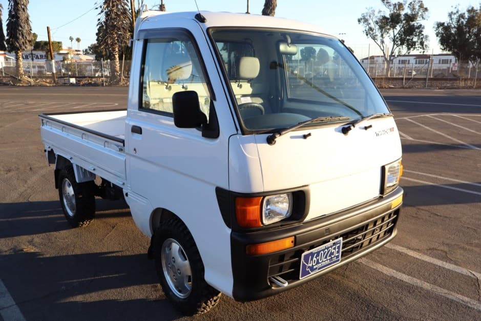 1998 Daihatsu Hijet sold for $6,200