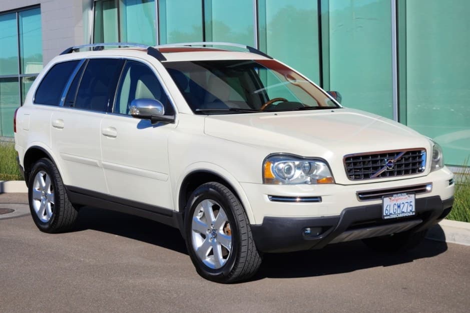 2010 Volvo  sold for $7,300
