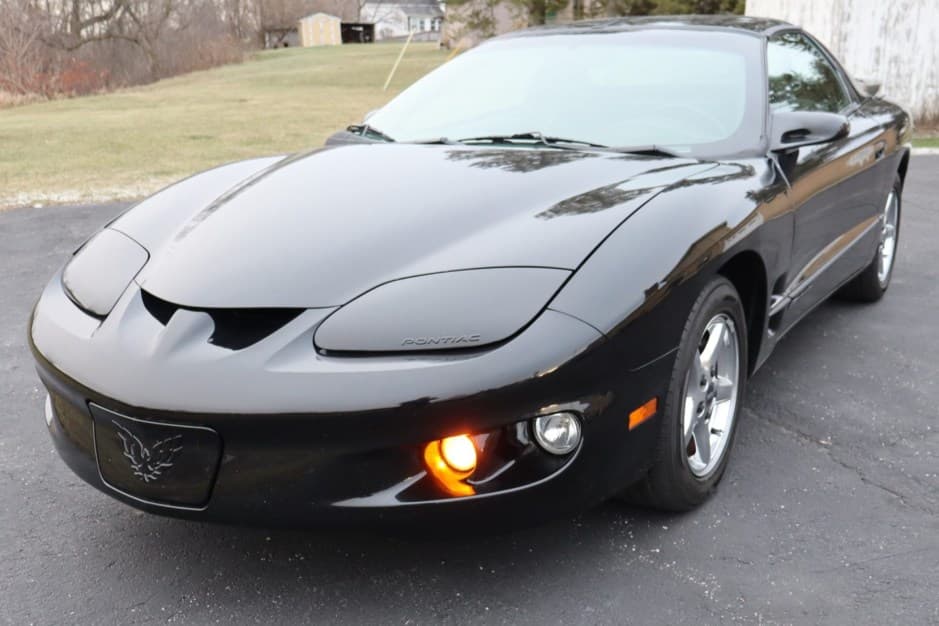2001 Pontiac Firebird (1993-2002) sold for $13,250