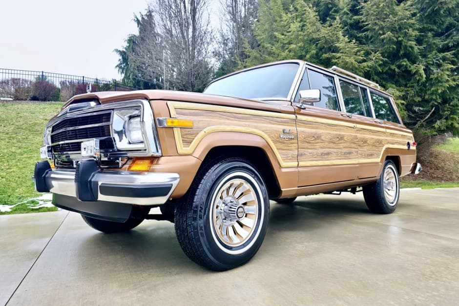 1986 Jeep SJ Grand Wagoneer sold for $28,000