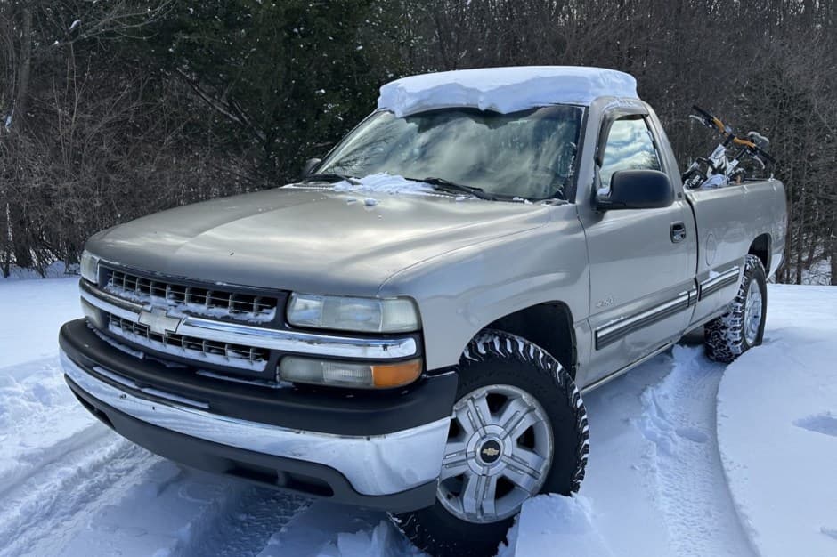 2001 Chevrolet Silverado GMT800 (1999-2007) sold for $14,250