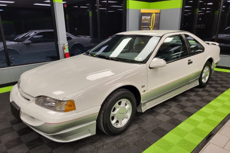 1995 Ford Thunderbird (1989-1997) sold for $10,900