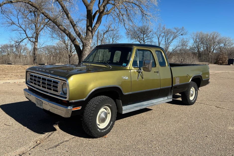 1975 Dodge Power Wagon sold for $12,000