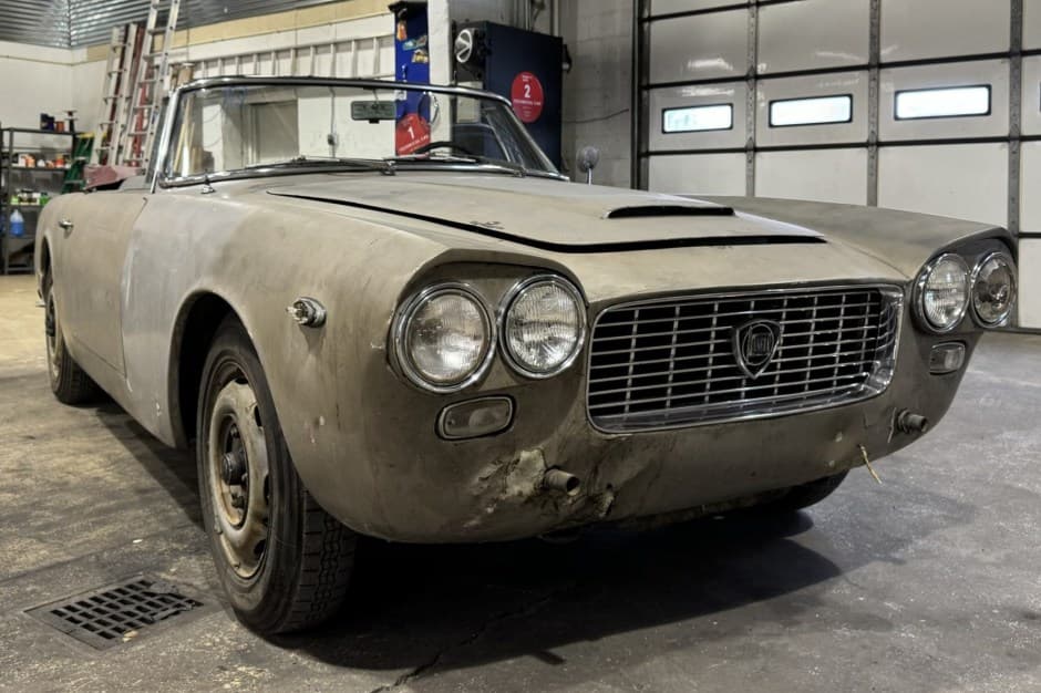 1962 Lancia Flaminia sold for $40,500