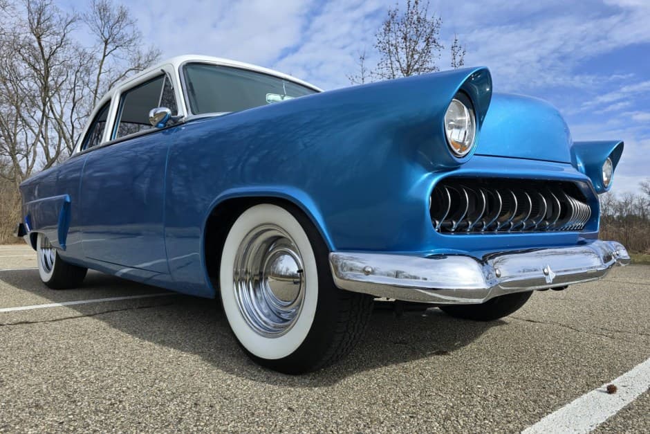 1953 Ford Customline sold for $13,500