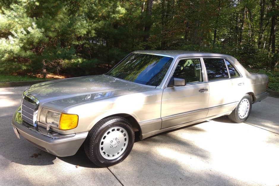 1991 Mercedes-Benz W126 S-Class sold for $17,250
