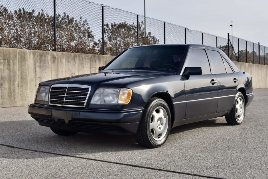 1995 Mercedes-Benz W124 E-Class sold for $17,050