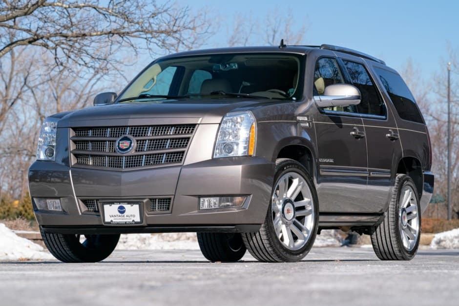 2014 Cadillac Escalade & EXT GMT900 (2007-2014) sold for $35,250