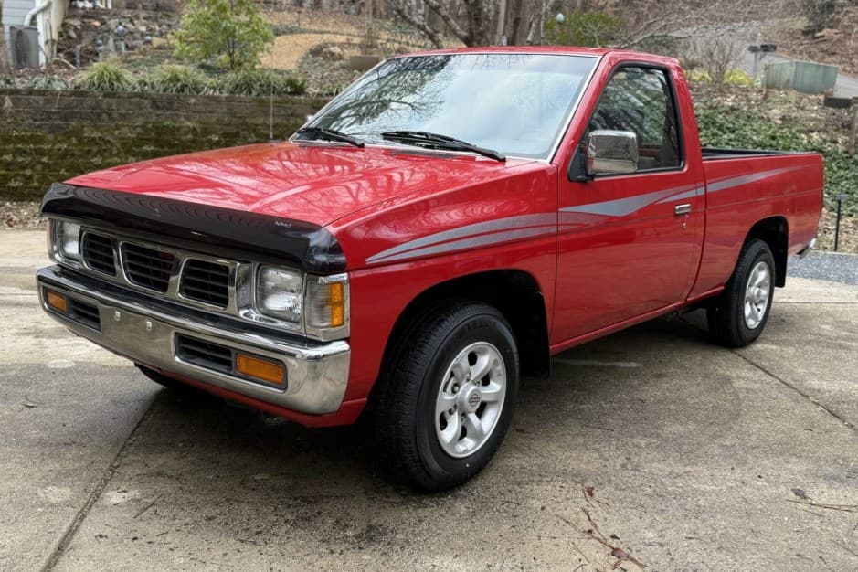 1996 Nissan Pickup sold for $12,500