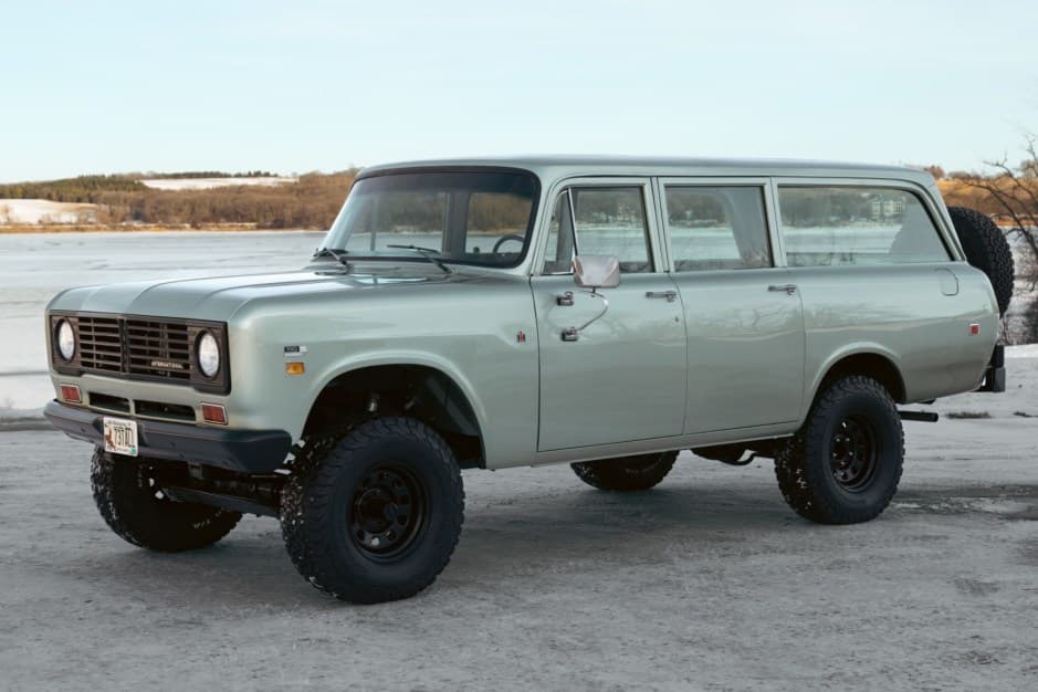 1973 International Harvester Travelall sold for $68,500