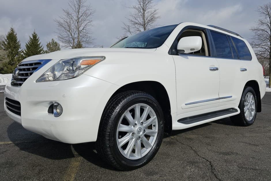 2009 Lexus LX570 sold for $28,250