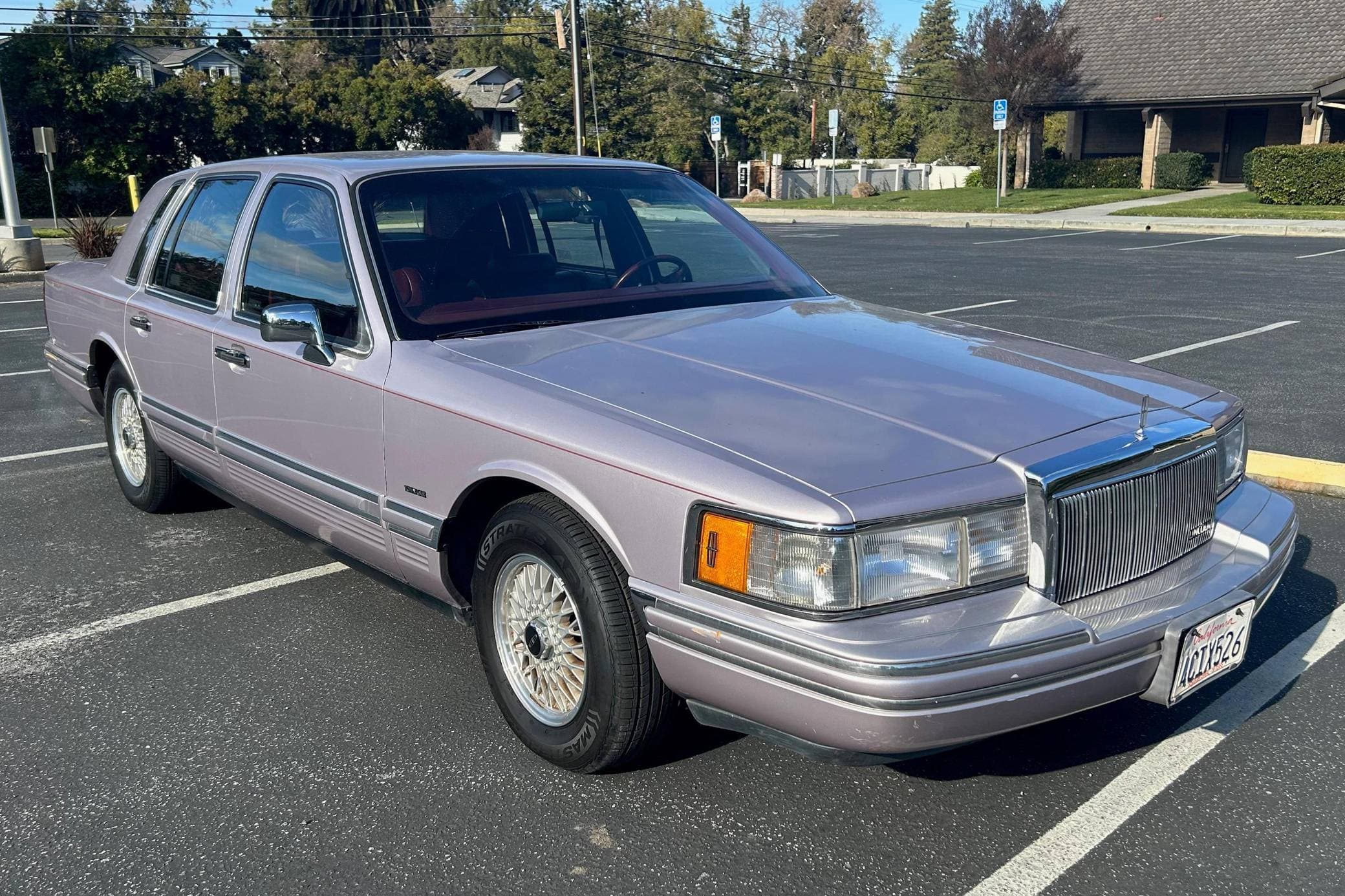1991 Lincoln Town Car sold for $5,200