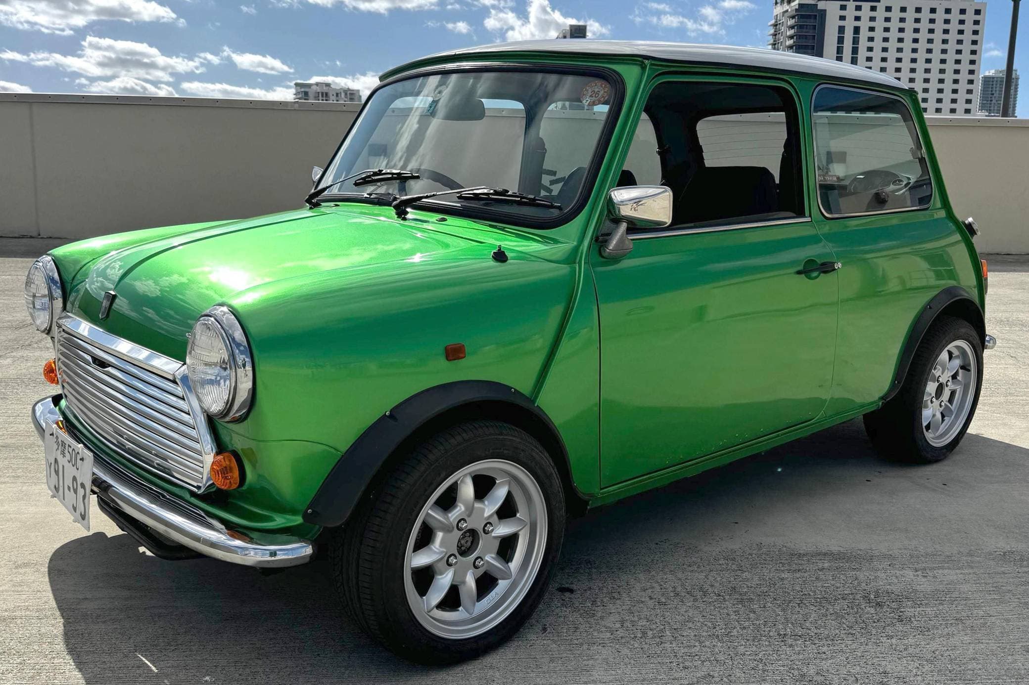 1990 MINI Classic Mini sold for $15,500