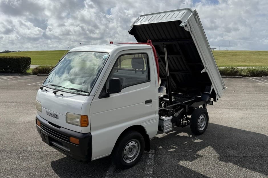 1998 Suzuki Carry sold for $9,900
