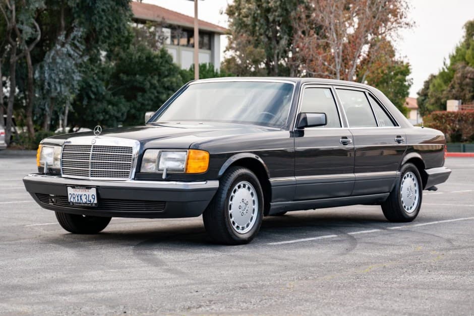 1990 Mercedes-Benz W126 S-Class sold for $35,000