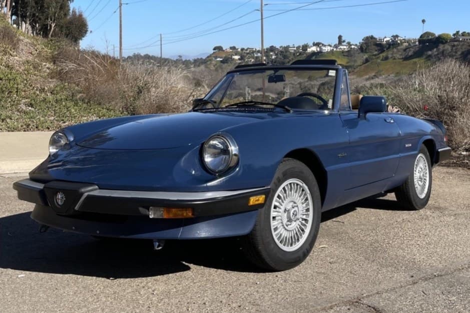 1990 Alfa Romeo 105/115 Spider Series 3 sold for $8,100