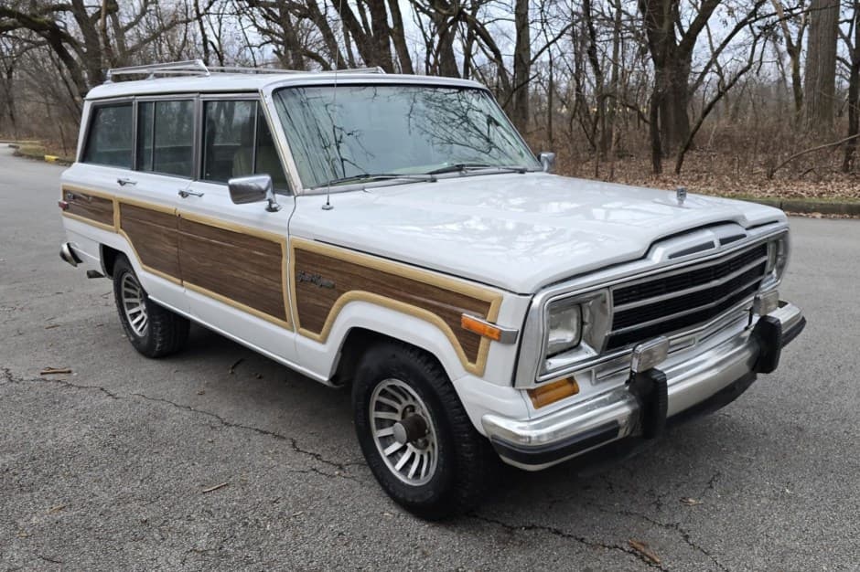 1989 Jeep SJ Grand Wagoneer sold for $12,750